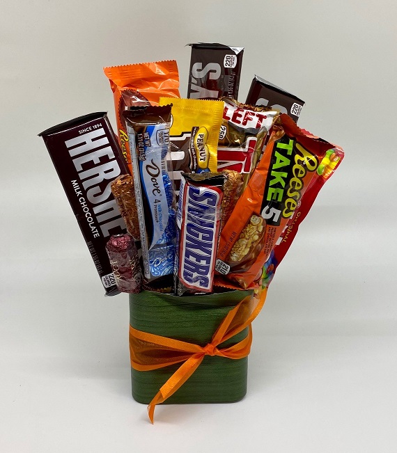 Download Candy Bar Bouquet In Tulsa Ok Mrs Dehavens Flower Shop