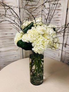 Elegant Green And White Floral Arrangement Flower Delivery Soddy Daisy Tn Lometas Flowers