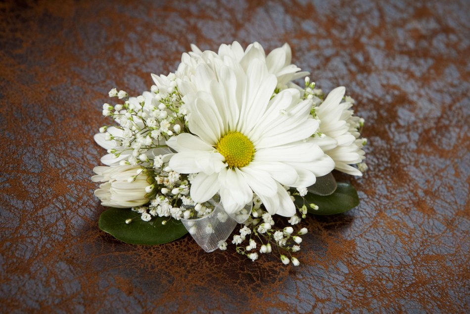 daisy wrist corsage